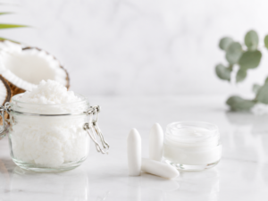 Óleo de coco e formulações íntimas em conteúdo sobre óleo de coco na região íntima, hidratação e cuidado vulvovaginal.