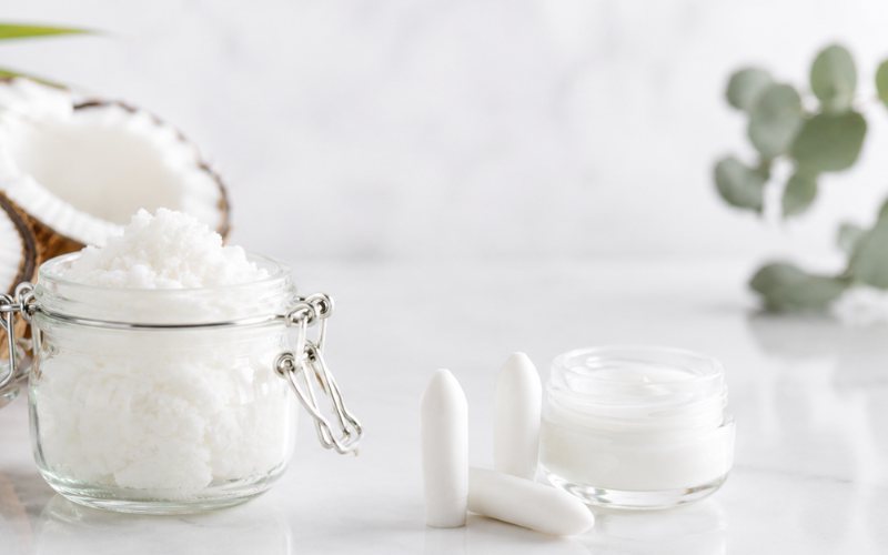 Óleo de coco e formulações íntimas em conteúdo sobre óleo de coco na região íntima, hidratação e cuidado vulvovaginal.